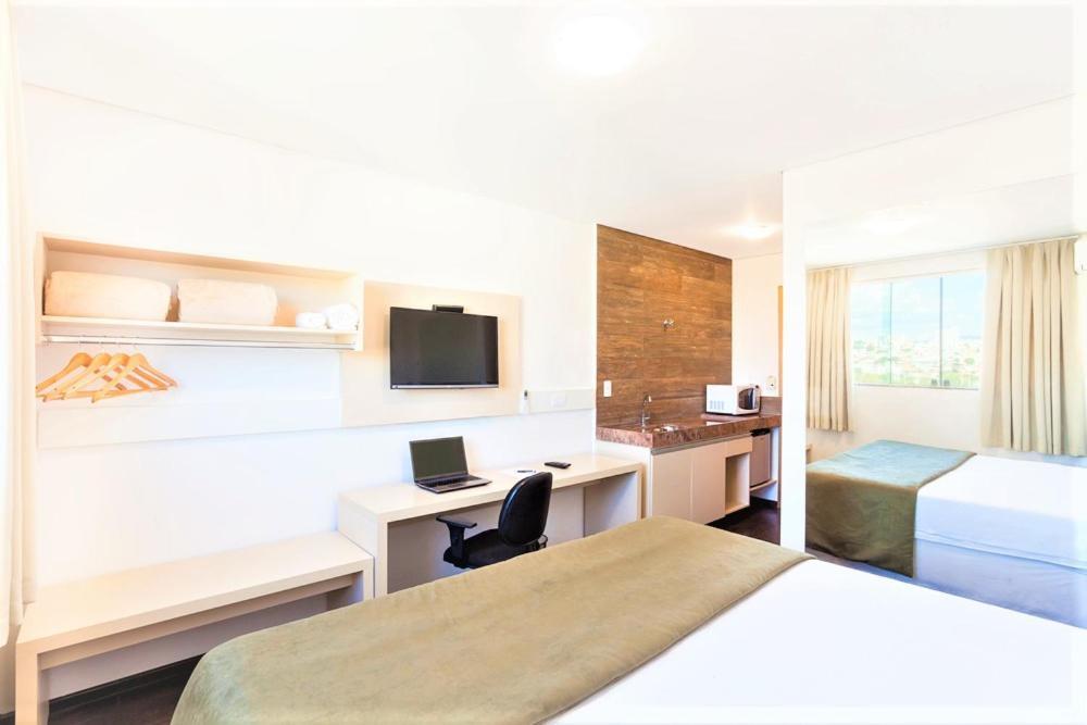 Front Hotel Expominas เบโลโอรีซอนชี ภายนอก รูปภาพ
